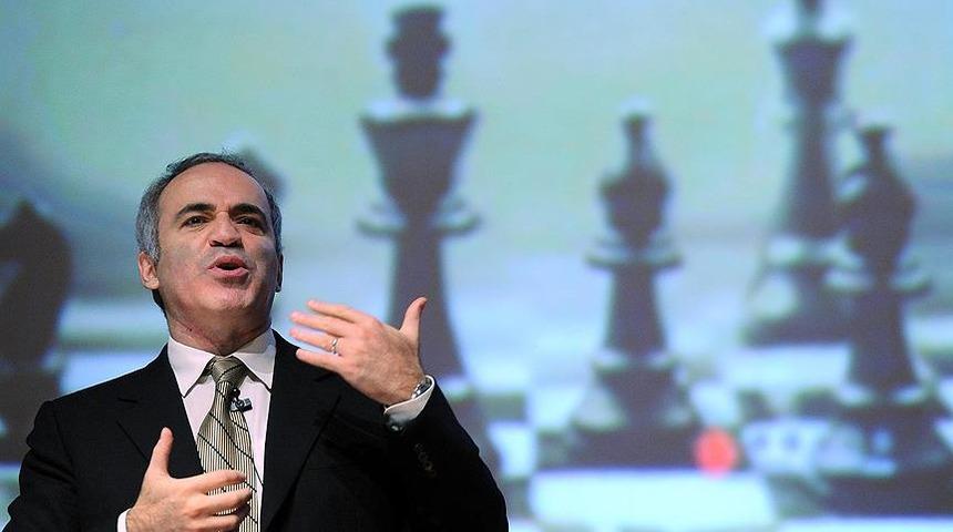 Rus satranç şampiyonu Garry Kasparov'dan ülkesine sert eleştiri: Putin'in savaş makinesini iflas ettirin