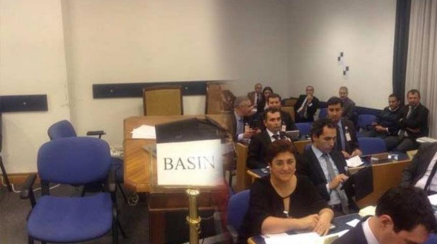 Gazeteciler vekile tepki gösterdi