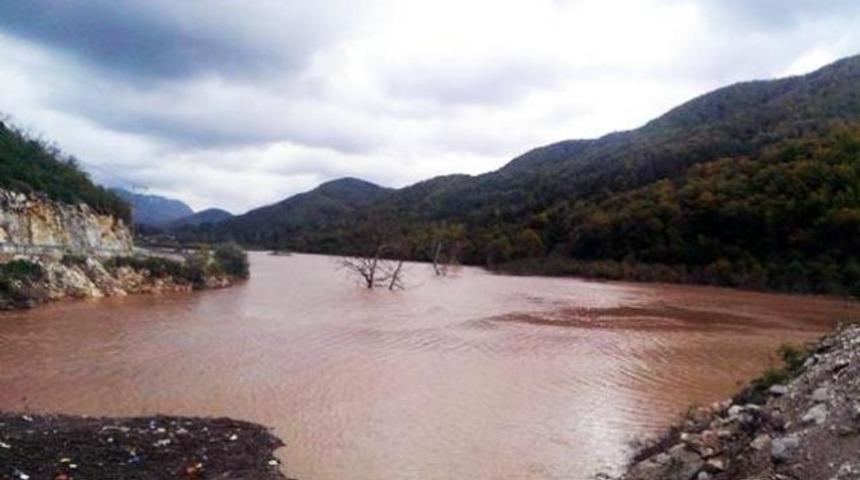 Tesad&uuml;fen 6 kişiyi kurtardı