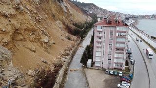 Bir mahallenin heyelan kâbusu! Yüzlerce kişi korku içinde yaşıyorlar