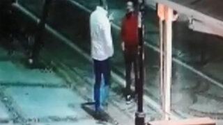 Şaka yapan arkadaşını iki yumrukla komaya soktu