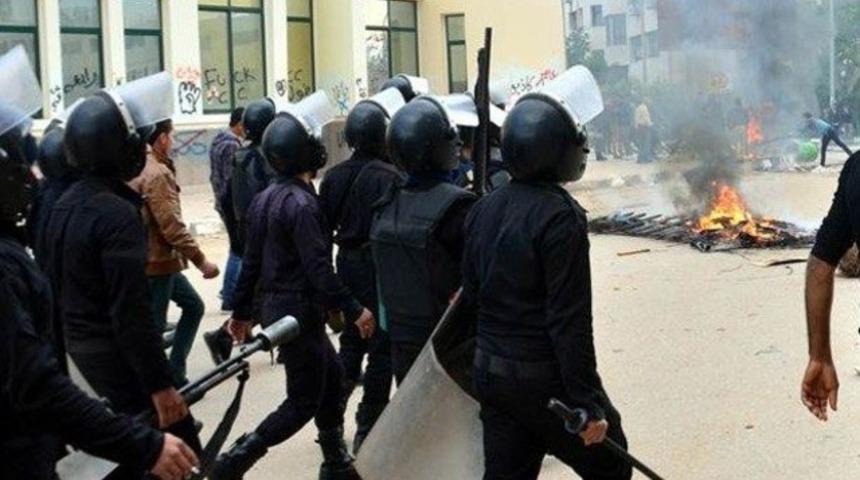 Mısır'da anayasa referandumu gösterilerinde kan aktı