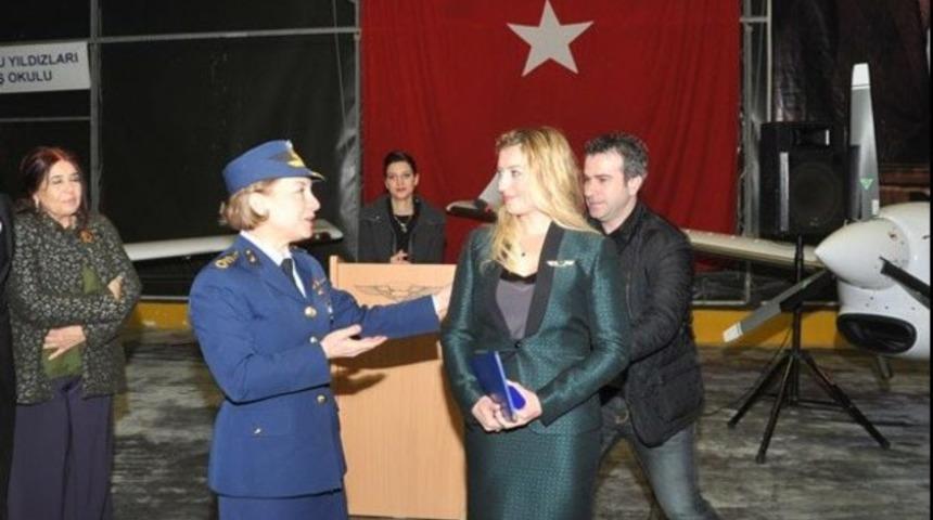Şehit pilot üsteğmenin eşi Tuğçe, jet pilotu oldu