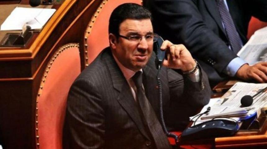 İtalya'da yerel gazeteye baskı istifa ettirdi