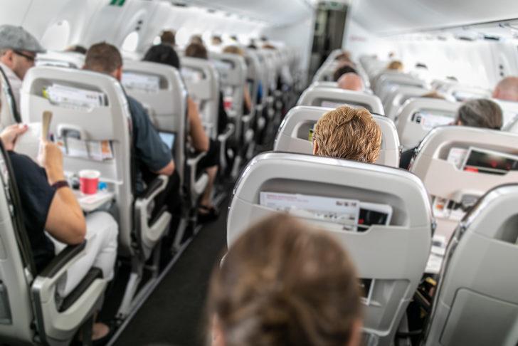 Sosyal medya bunu konuşuyor! Yanlışlıkla uçaktaki tüm yolculara penisinin fotoğrafını gördü, ortalık karıştı