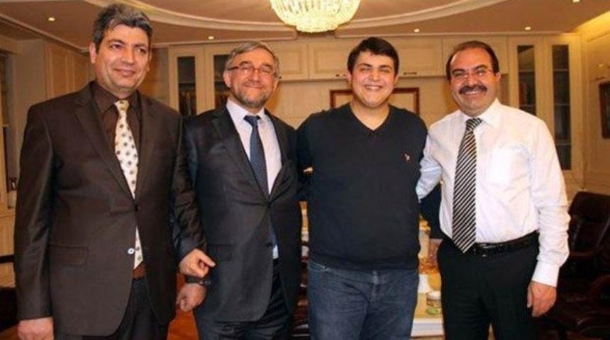 Bulduğu parayı sahibine ulaştıran &ouml;ğrenci altınla &ouml;d&uuml;llendirildi