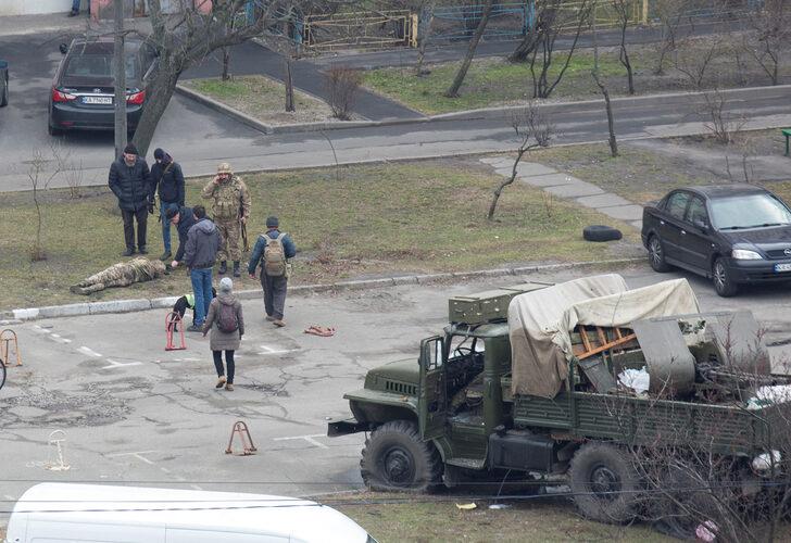 Kiev'deki kamyon dünya gündemine oturdu! Ukrayna kamuflajlı askerlerin kimlikleri şoke etti