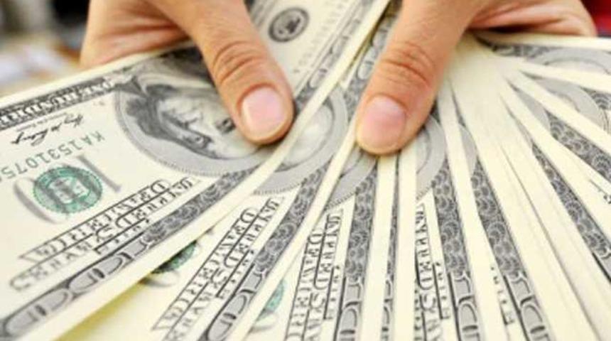 100 doları &uuml;&ccedil; liraya satıyorlar