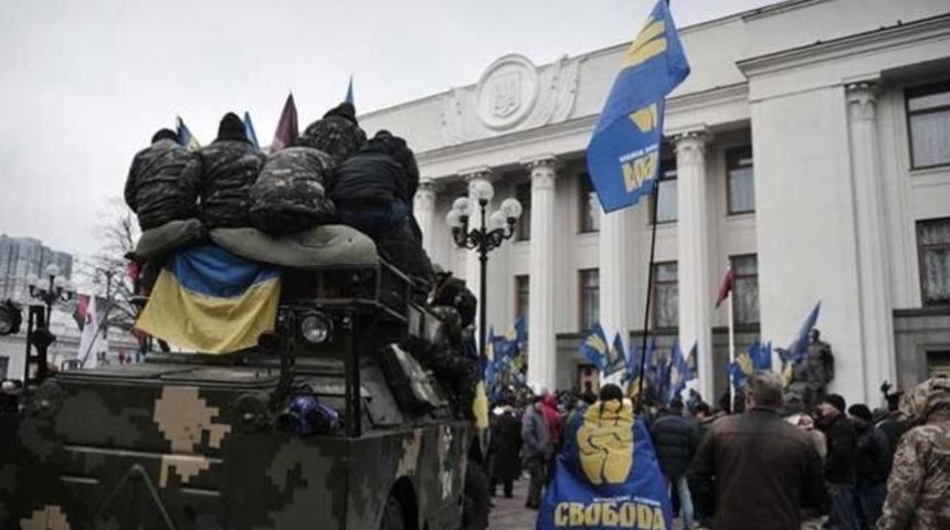 Ukrayna bayrağı geri döndü