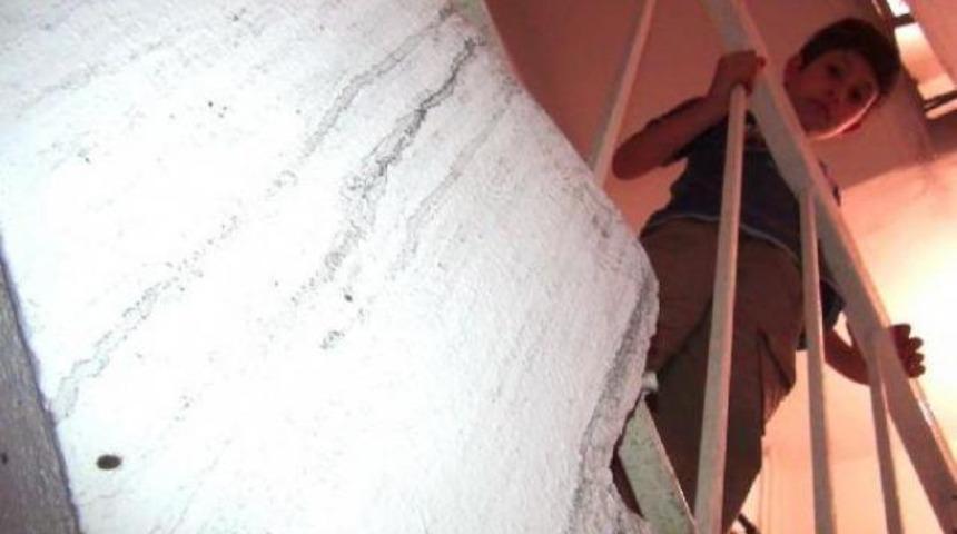 Apartmanı bastılar!