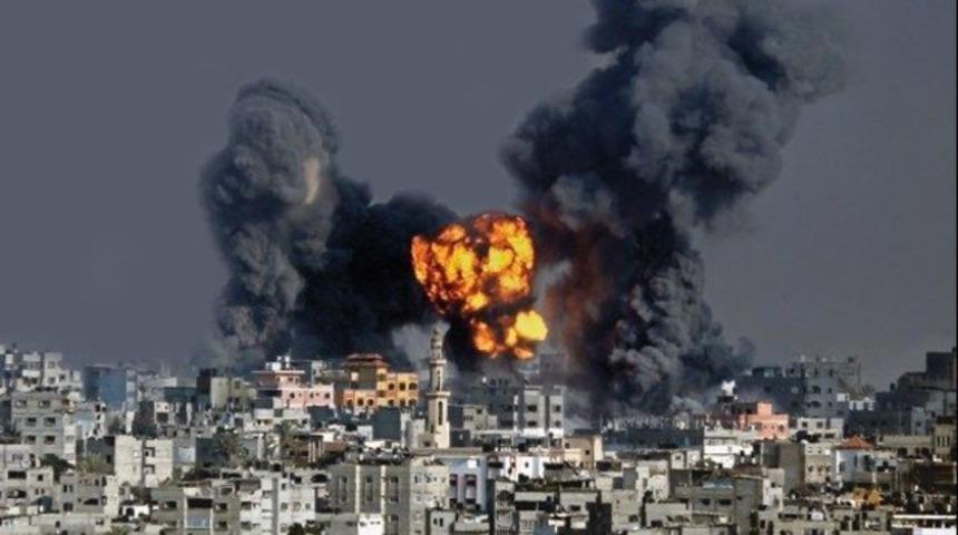 İsrail yardım aracını vurdu: 2 &ouml;l&uuml;