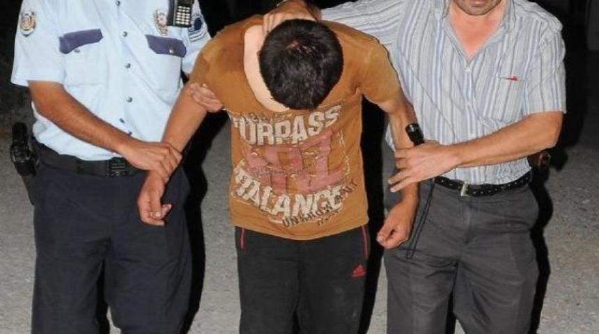 Polisi g&ouml;r&uuml;nce altına ka&ccedil;ırdı