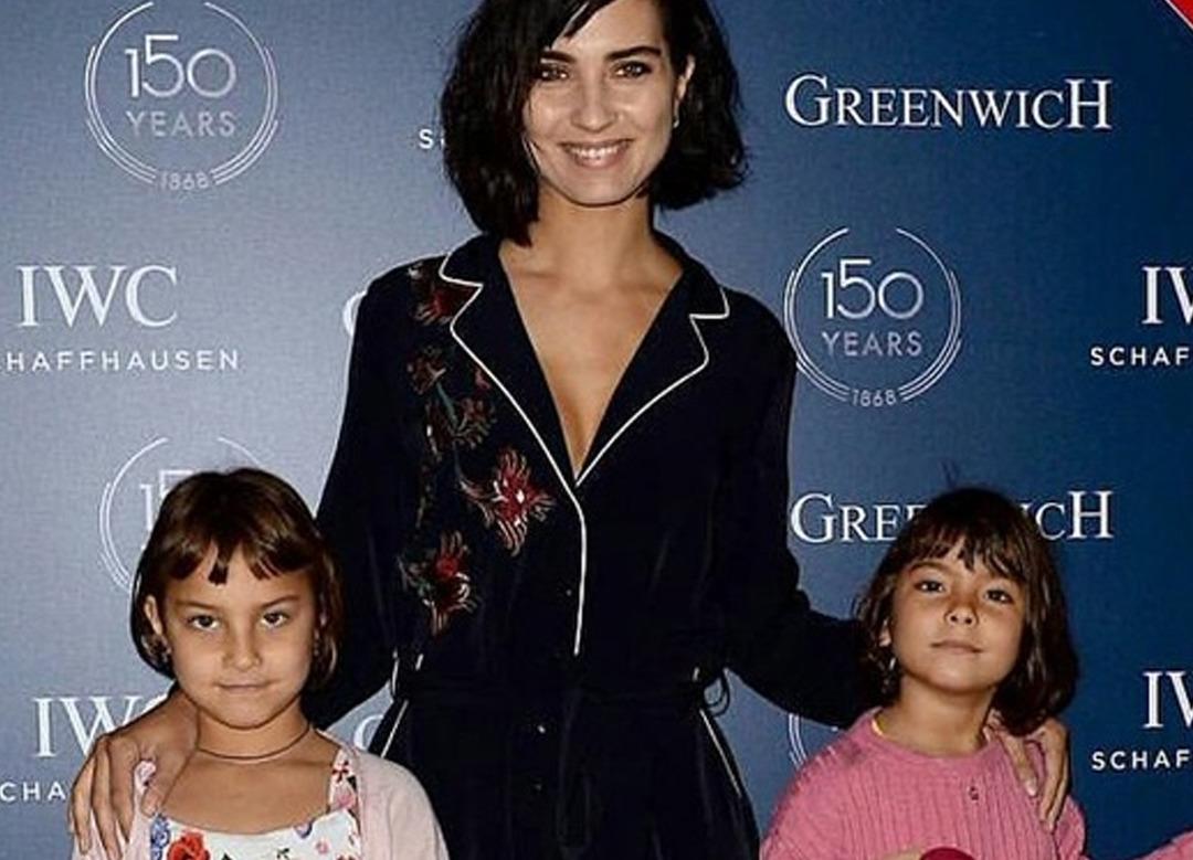 Tuba B&uuml;y&uuml;k&uuml;st&uuml;n kızlarını paylaştı! G&ouml;renler inanamadı