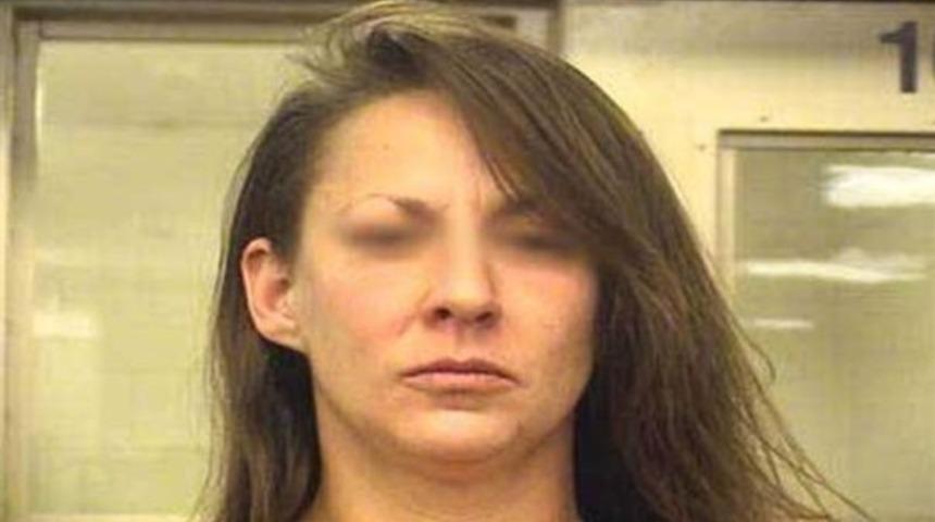 Annesini vibratörle dövdü