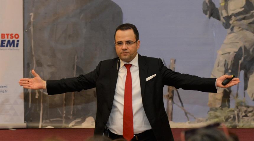 Özgür Demirtaş'tan sert tepki: "Sen kimin çocuğusun?"