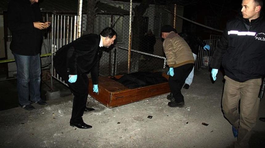 Zihinsel engelli kadın baltayla öldürüldü