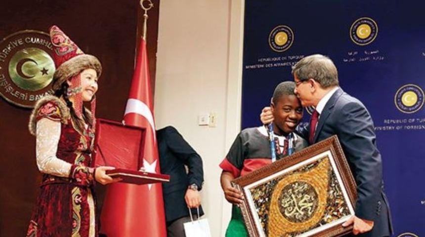 Davutoğlu: Türkçe Olimpiyatlarına gitmeyin!