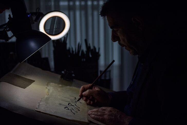 Iraklı hattat 40 yıldır eserlerini aşkla nakşediyor G3