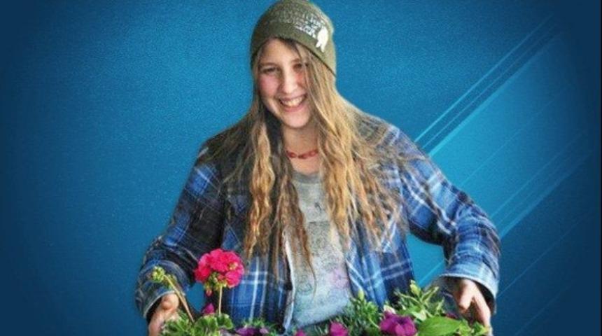 'Kırmızı fularlı kız'a 5 yıl hapis istendi