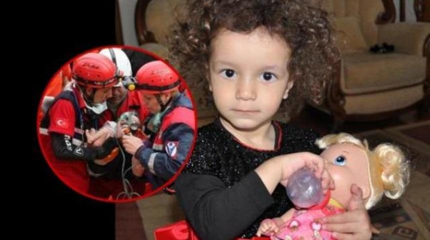 Azra bebekten haber var