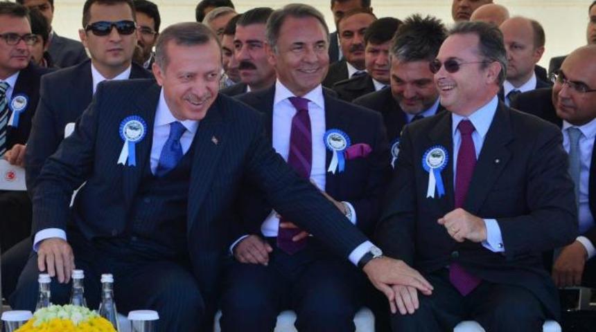 Başbakan'ın katıldığı t&ouml;rende kalem &ouml;nlemi