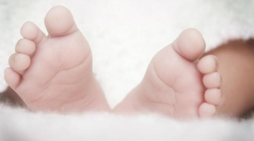 Apartman boşluğunda bebek bulundu