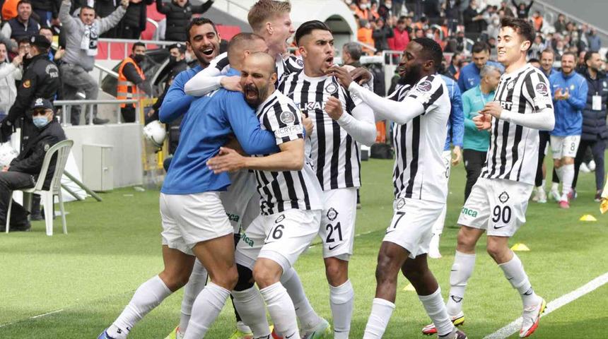 İzmir'de 5 gollü düello! Altay, Gaziantep FK'yı mağlup etti