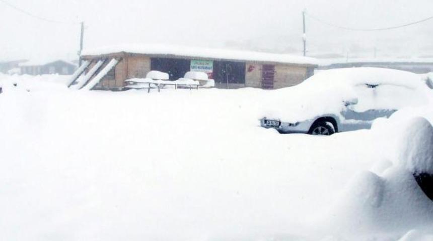 Rize Kavron&rsquo;da kar kalınlığı 70 cm 