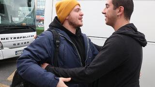 Ukrayna'dan gelen kafile İstanbul'a ulaştı! İlk sözleri yürek burktu: Biz yola çıktıktan 10 saat sonra...