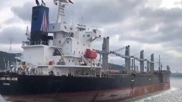 Açılan ateş sonucu hasar alan gemiler İstanbul Boğazı’ndan geçti