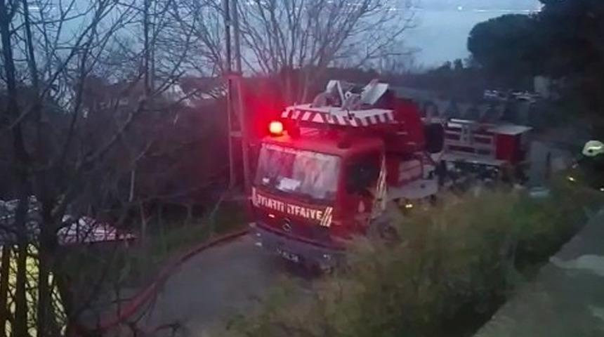 Kınalıada&rsquo;da yangın paniği! Maltepe ve Burgazada&rsquo;dan ekipler sevk edildi