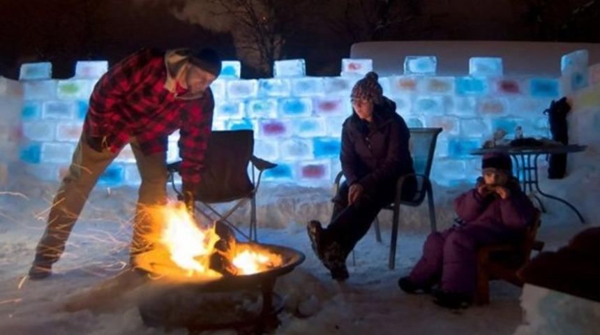 -30 Derecede 6 Gece Boyunca Buzdan Kale Yapan Babanın Azmi