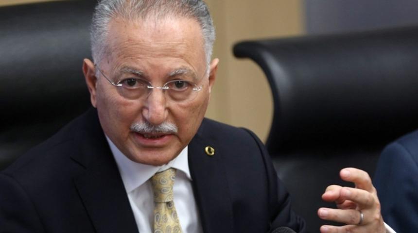 İhsanoğlu: Aktif cumhurbaşkanı ile demokrasi olmaz