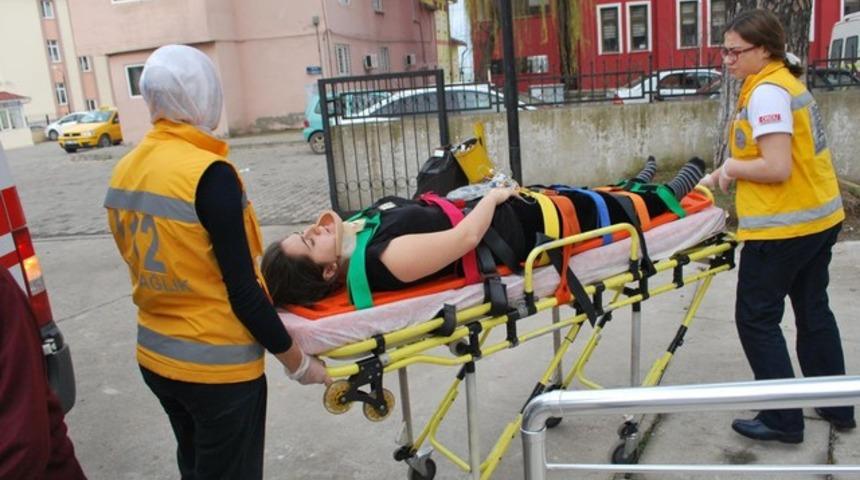 Üçüncü kattan düşen çocuğunun peşinden atladı