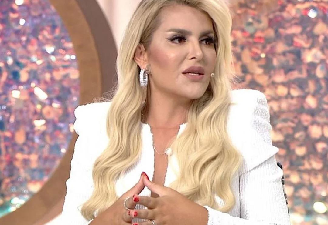 Selin Ciğerci 13 kilo verdikten sonra &ccedil;enesini eritti ve g&ouml;zlerini...