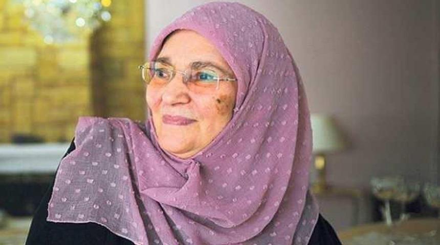 Şule Yüksel Şenler kimdir? Ölüm sebebi nedir? Şule Yüksel Şenler kaç yaşında hayatını kaybetti? Eserleri nelerdir?