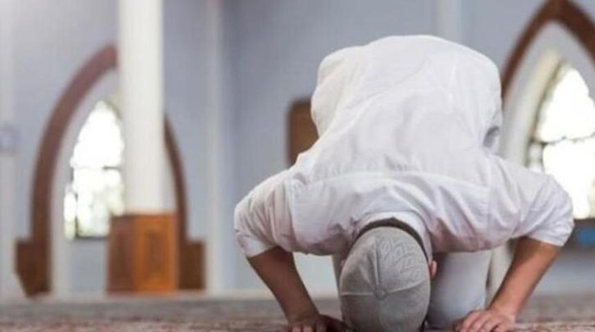 Akşam namazı nasıl kılınır? Akşam namazı kaç rekattır? Akşam namazında hangi dualar okunur?