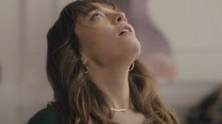 Baba dizisinin Şahika'sı Zeynep Tuğçe Bayat yarı çıplak yatak pozunu paylaştı! ''Şapkasız çıkmam''