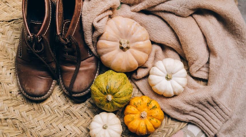 Yepyeni bir görünüm için botlarınızı taşlarla süsleyin!