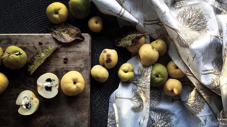 Ayva &ccedil;ekirdeğinin cildinize olan faydasını &ouml;ğrendikten sonra &ccedil;&ouml;pe atamayacaksınız!