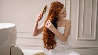 Şampuan reklamlarından fırlamış gibi olacaksınız: Saçlarınızı doğal güzelliğine kavuşturacak etkili saç bakım uygulamaları