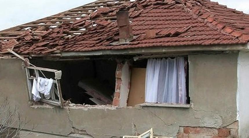 2 ay önce taşındıkları ev harabeye döndü! Bomba gibi patladı