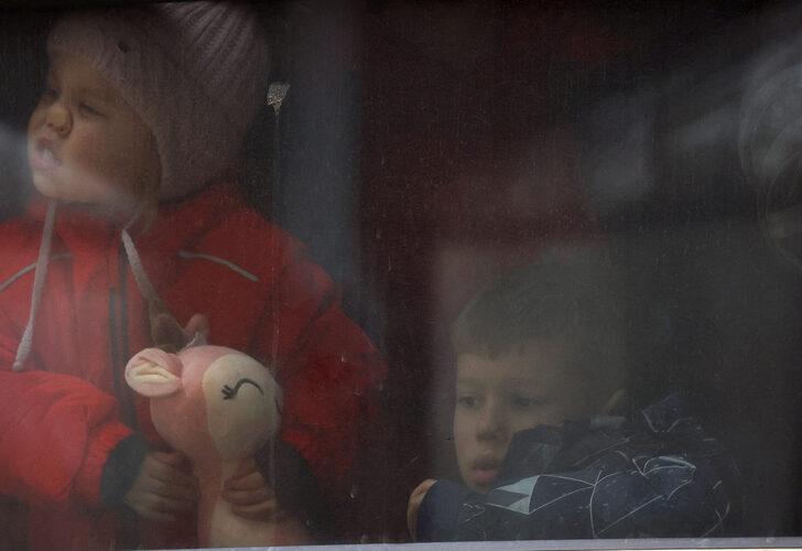 Rusya'nın Ukrayna işgalinde bombalar çocukları da vuruyor: "Bu miniğin gözlerini çek, Putin görsün"