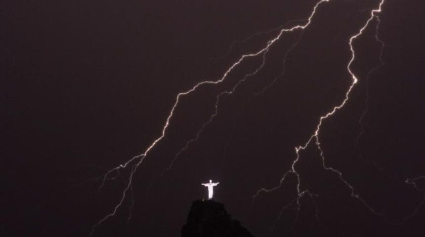 Hz. İsa heykeline doğal aydınlatma