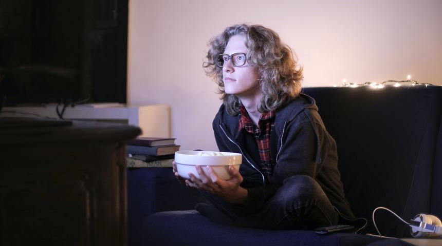 Geceleri buzdolabı ile aranıza mesafe koyun! Masum atıştırmalıklar g&ouml;r&uuml;nd&uuml;ğ&uuml; kadar masum olmayabilir