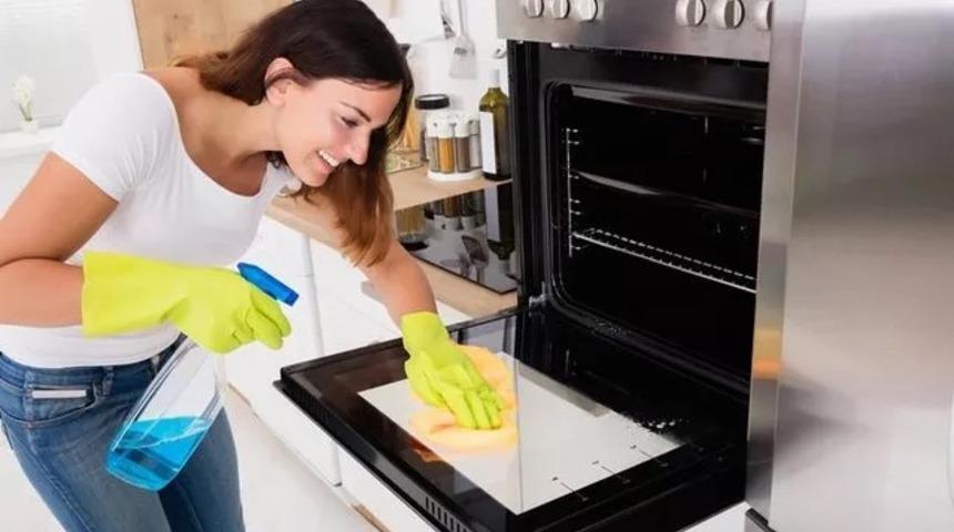 Fırın temizliği artık &ccedil;ok kolay! İşte A&rsquo;dan Z&rsquo;ye fırın temizliğinin t&uuml;m detayları...