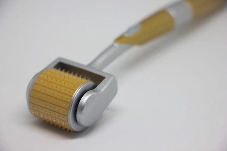 Her yerde duyduğunuz dermaroller ger&ccedil;ekten işe yarıyor mu? Gelin, t&uuml;m detaylarıyla dermaroller mucizesini &ouml;ğrenin!