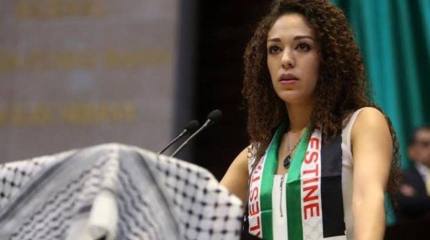 Mini etekli kadın vekilden Filistin'e destek