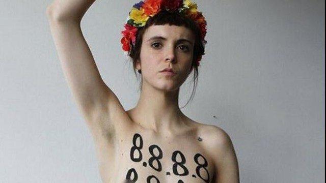 Femen Türkiye'deki Twitter yasağı için soyundu