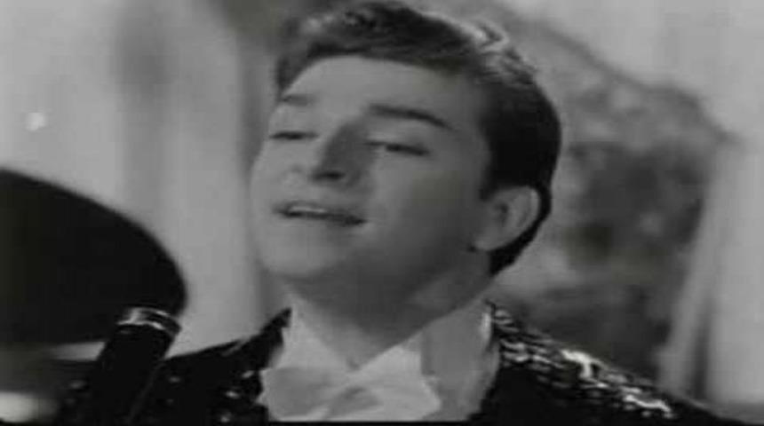 Recep Tayyip Erdoğan'dan önce Zeki Müren hologram kullanmış